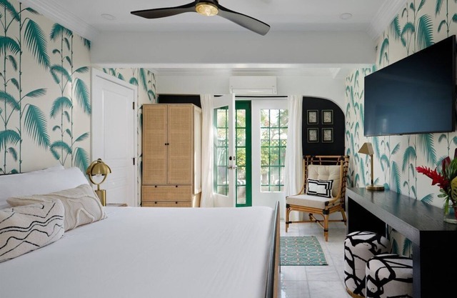 Relax in Mele Suite - Historic Stay