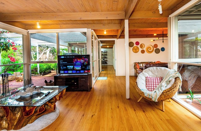 Relax in nature with 4K cinema room near Air port.
