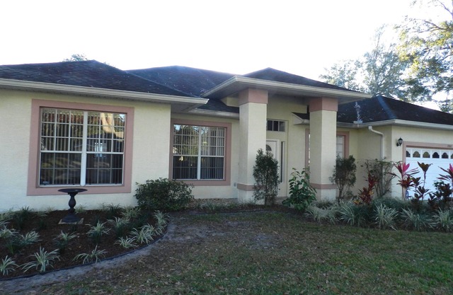 Relax in our hot tub at our 4 Bedroom, 3 Bathroom villa in Doral Woods