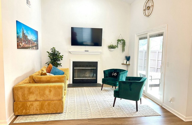 Relax in our stylish Modern Home. Privacy fence, pets allowed!