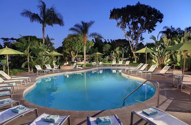 Relax in this Beachfront Hideaway! Pet-friendly, w/Outdoor Pool, Tennis Court
