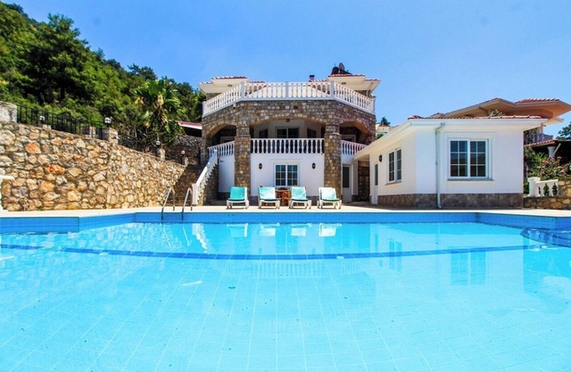 Relax in this peaceful 4-bedroom villa in Yesiluzumlu, Fethiye. Surrounded by nature, it offers a private pool, large garden, and modern comforts — perfect for a quiet family or group getaway.