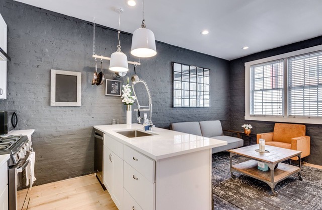 Relax in West Town - In-Unit Laundry and Pet Friendly! by AllSet Turnover