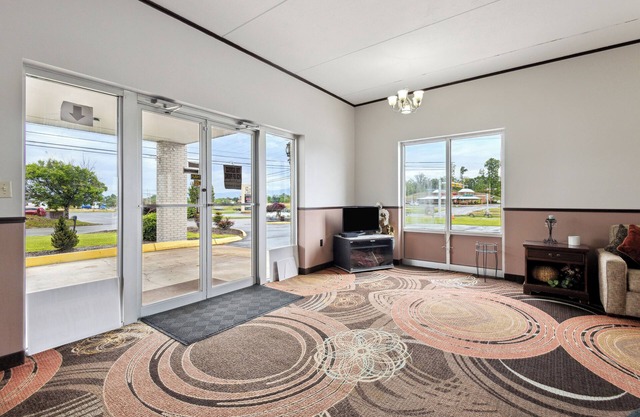 Relax inn by OYO Greeneville Near Hwy US-321