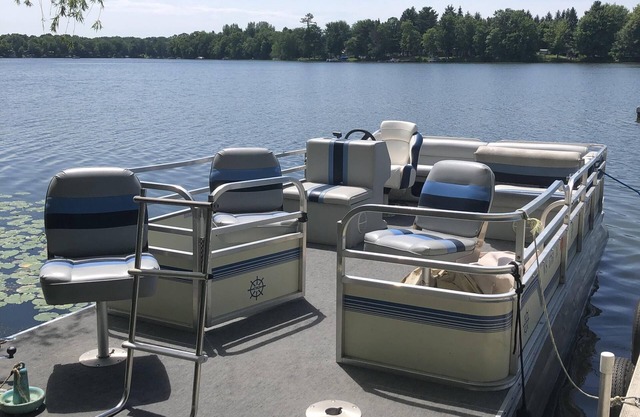 Relax on the lake!