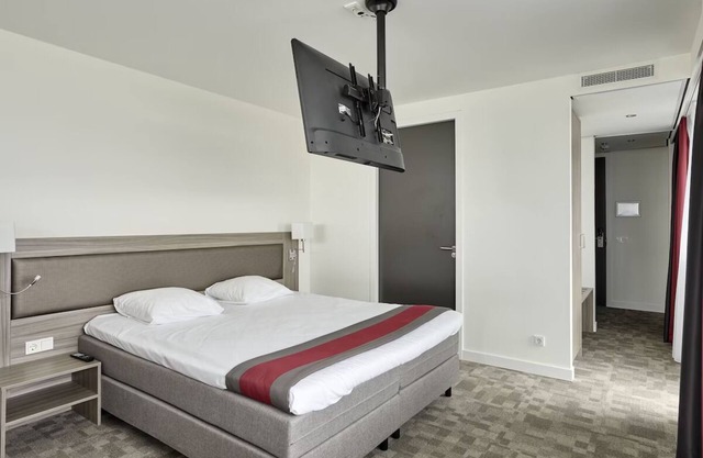 Relax & Recharge Near the Airport with Onsite Dining and Parking!