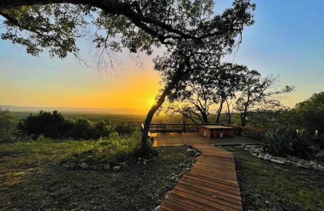 Relax & Renew at Sunset Ridge - Close to Lost Maples and Garner State Parks