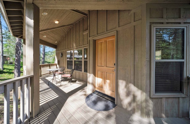 Relax, Rest, and Rejuvenate at this quiet secluded Bed & Breakfast!