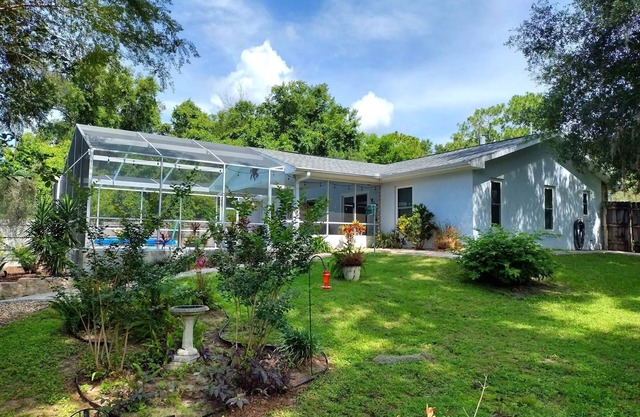 Relax & unwind—enclosed private pool, fenced yard, many amenities & attractions!