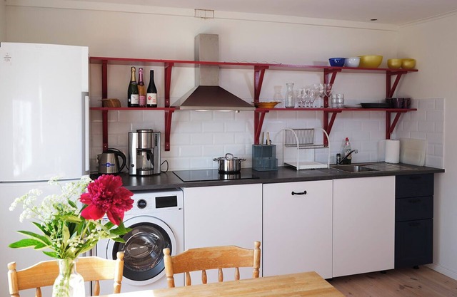 Relax with the family in this peaceful accommodation with a beautiful view.