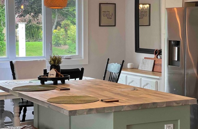 Relax with the whole family at this quiet and peaceful getaway cottage.