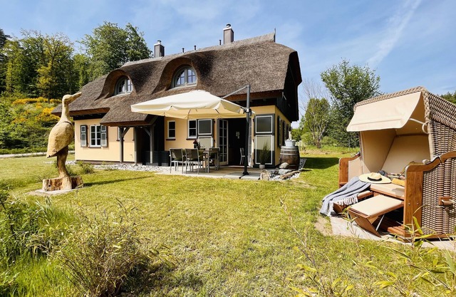 Relaxation by the water: Holiday home Herrlichkeit 1 in the Klein Stresow vacation village