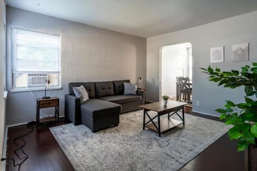 Relaxed 2BR Apt in Moraine with Office Space and Washer & Dryer