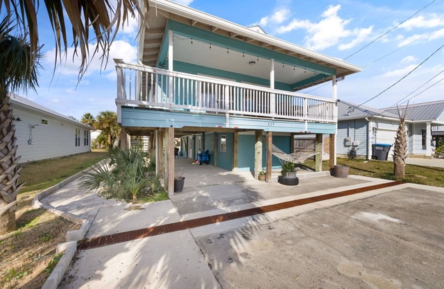 Relaxing 2-Bedroom Beach Cottage(Entire 2nd Floor)