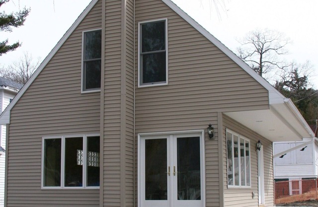 Relaxing 2 bedroom home next to million dollar beach in Lake George