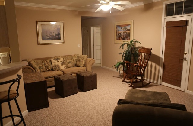 Relaxing 2 BR/2 BA Condo with 2 Porches & Pool