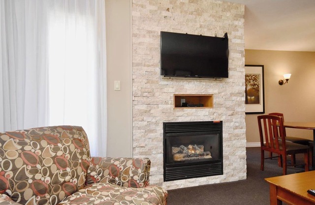 Relaxing 2BR Retreat at Carriage Hills