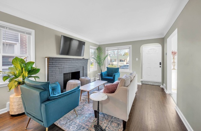 Relaxing 3 bdrm, 2 br home with spacious master suite, soaking tub & game room