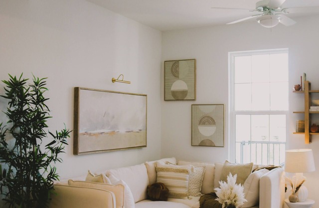Relaxing 3-bed Townhome w/Modern & Resort-Style Amenities. Pet-Friendly!