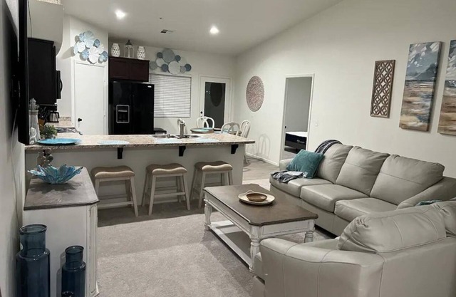 Relaxing 3 bedroom 2 bath townhome great location. Close to hospitals & MCAS.