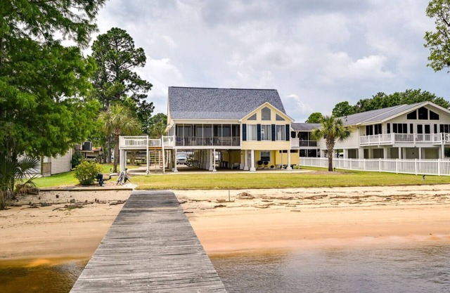 Relaxing 4 BR River Getaway w/Boat Dock!