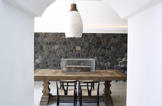 Relaxing & Ambient Santorini Villa | 2 Bedrooms | Cave Stone Villa | Private.