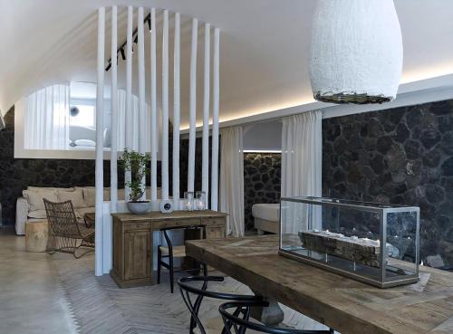 Relaxing & Ambient Santorini Villa 2 Bedrooms Cave Stone Villa Private Pool & Lovely Views Exo Gialos