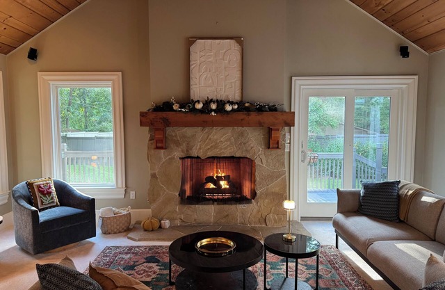Relaxing Ann Arbor Stay — Sleeps 9, Hot Tub, Deck, and Gourmet Kitchen