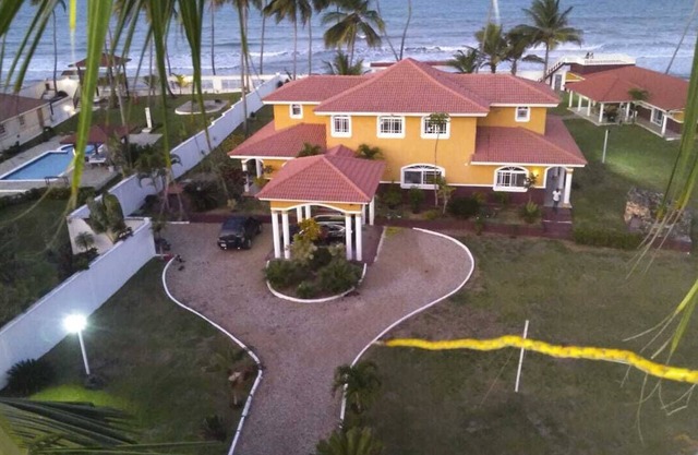 Relaxing beach front property