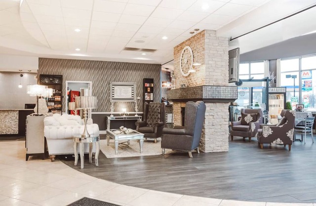 Relaxing Boutique Hotel w/Breakfast Buffet, Puzzles, 24-hour Gym & Cozy Corners