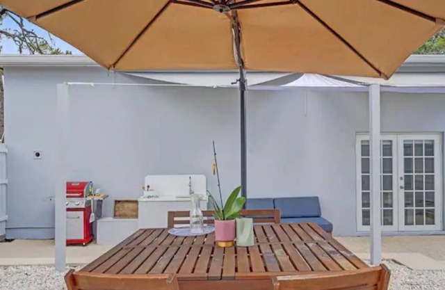 Relaxing centric loft 10 min airport 15 to beach