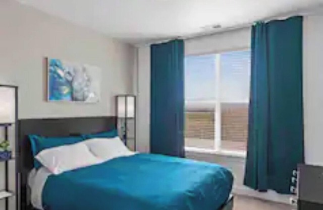 Relaxing, Clean, Great Location with Gym, Hot Tub, Yoga