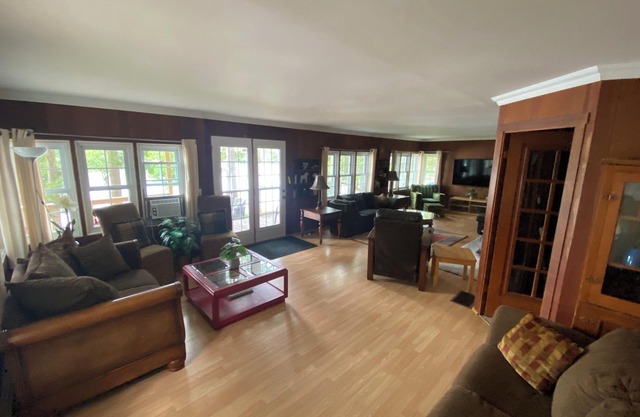 Relaxing cottage along the Trent Severn waterway! Pet-friendly, wifi, amentities