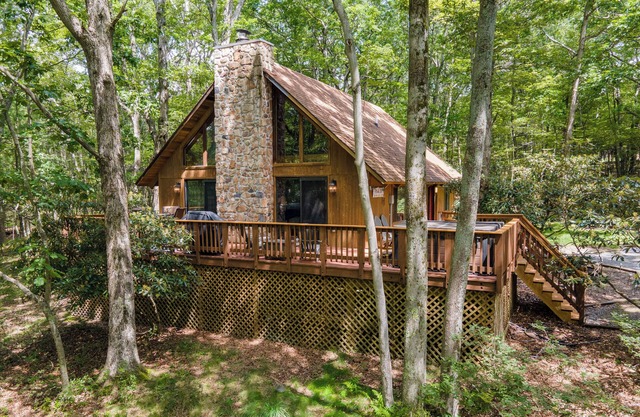 Relaxing Dog-Friendly Lake Escape w/Fire Pit