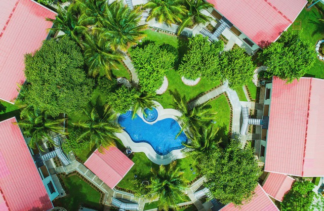 Relaxing, ground-floor apartment w/ a shared pool & pool spa in Playa del Coco