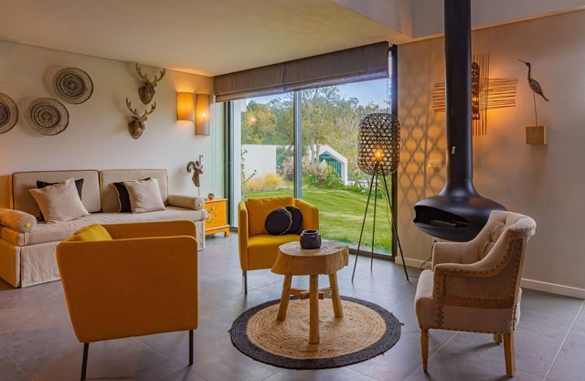 Relaxing holiday Villa with two bedroom, pool, spa & gym, Cerrado das Fontainhas