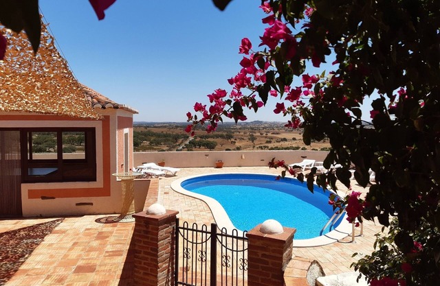 RELAXING HOLIDAY VILLA - PANORAMIC RURAL ALENTEJO VIEWS - POOL, BIKES, PING PONG