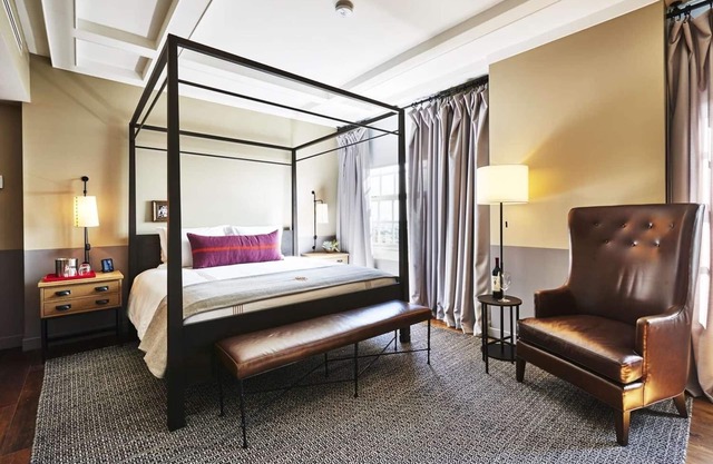 Relaxing Hollywood Stay w/Tranquil Pool Oasis, Short Drive to Universal Studio