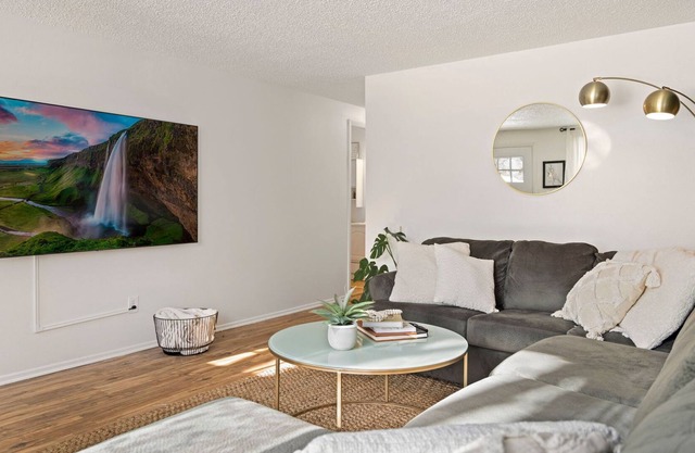 Relaxing in Downtown Loveland ~ Amenities Galore!