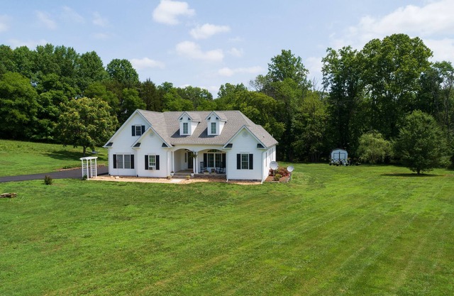 Relaxing Lake Retreat -- Family Fun on Quiet Cove