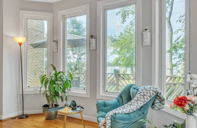 Relaxing Luxurious Waterfront 2 Bedroom Townhouse by RedAwning