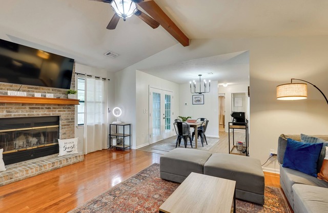 Relaxing Lynn Haven Escape w/Screened Porch!
