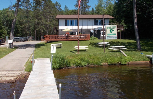 Relaxing Northwoods on Beautiful Oneida Lake