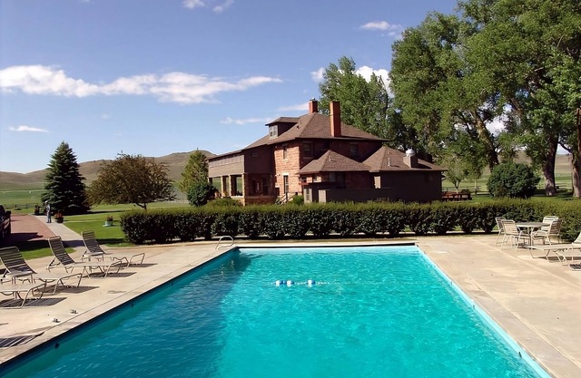 Relaxing Ranch Stay! Free Parking & Breakfast, Pool, Fishing, Horseback Riding