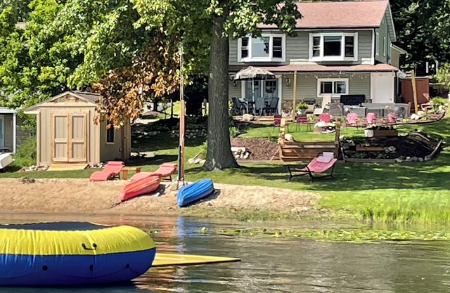 Relaxing Retreat Bella Lakehouse on Townline Laken
