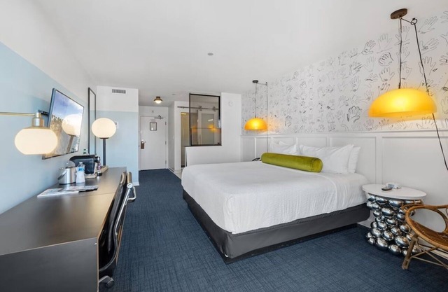 Relaxing Retreat | Venice Room w/Balcony | Free Breakfast | Rooftop