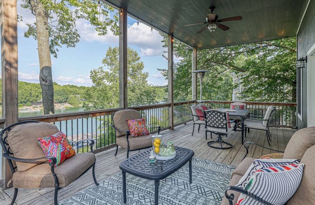 Relaxing retreat with beautiful view. Fireplace, grill, firepit, and kayaks.
