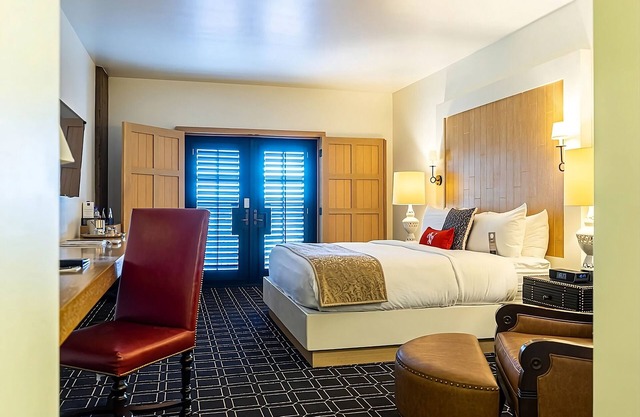 Relaxing Room in Covetable Santana Row! W/Valet Parking, Outdoor Pool!