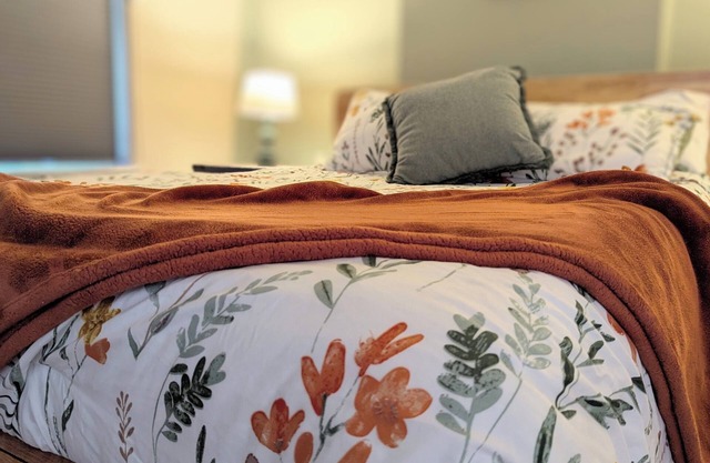 Relaxing Rustic Oasis II - 6 min walk to Downtown! Cyclist Welcomed!