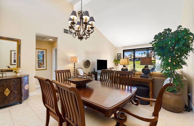 Relaxing Southern Facing Desert Condo in Palm Valley Country Club -sleeps 4